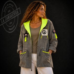 chaqueta flúor mujer gris con amarillo