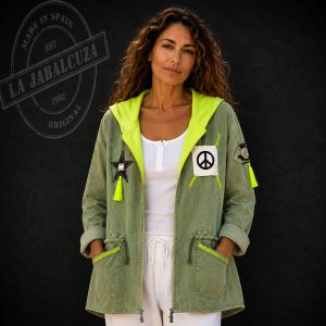 chaqueta flúor mujer verde con amarillo